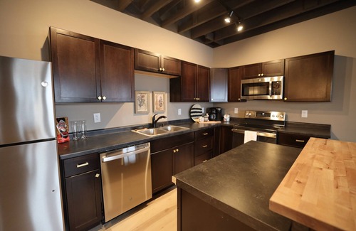 Minocqua Condominio | 1 BDRM Downtown Minocqua! Perfect for couples or work trips!