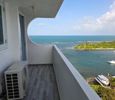 Fajardo Apartamento | 1 bdrm Island Escape with Ocean Views & Family Comfort Condominio Isleta marina