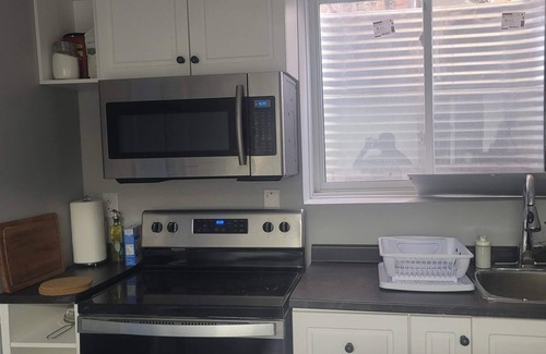 Lisgar Apartamento | 1 Bed 1 Bath basement Apartment walking distance to major Go station