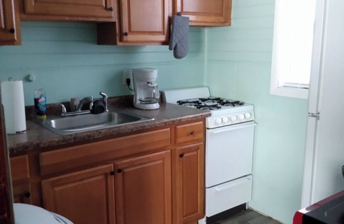 Beaverdale Apartamento | 1 Bedroom 1 Bath Apartment with AC, WiFi in Des Moines near VA Hospital