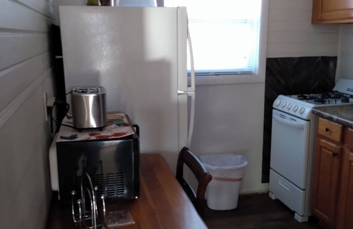 Beaverdale Apartamento | 1 Bedroom 1 Bath Apartment with AC, WiFi in Des Moines near VA Hospital