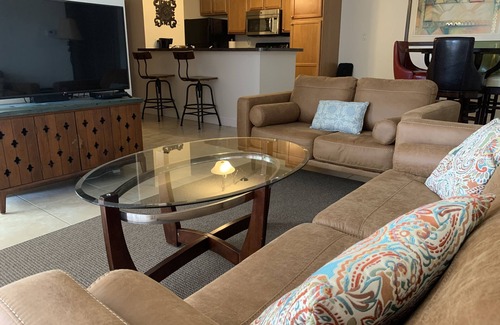 Brandon Condominio | 1 Hab 1 Baño Condo Tranquilo y bien cuidado