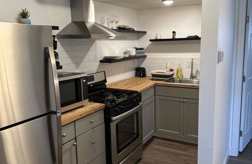 Livingston Park Apartamento | 1 bed / 1 bath furnished apartment mins from hospitals, sports & airport