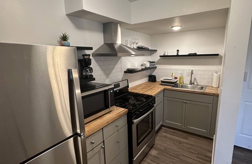 Livingston Park Apartamento | 1 bed / 1 bath furnished apartment mins from hospitals, sports & airport