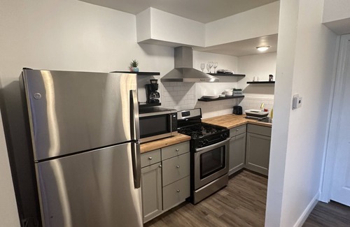 Livingston Park Apartamento | 1 bed / 1 bath furnished apartment mins from hospitals, sports & airport