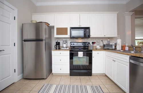 North Litchfield Beach Condominio | 1 cama, 1 baño Unidad renovada de Lake-View End en Litchfield by the Sea