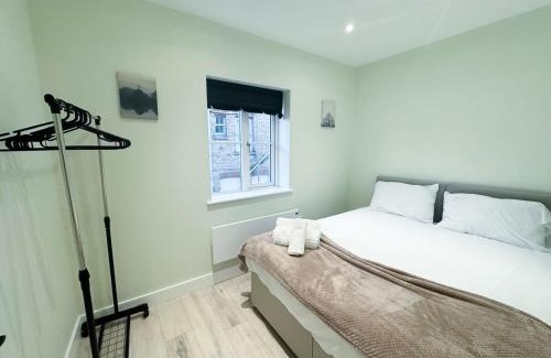 Huntingdon Apartamento | 1 Bed Apartment located in Huntingdon Town Centre - Designed for Contractors & Professionals - Free WiFi - Smart TV - Fully Equipped Kitchen - Ideal for Long Work Stays