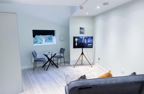 Huntingdon Apartamento | 1 Bed Apartment located in Huntingdon Town Centre - Designed for Contractors & Professionals - Free WiFi - Smart TV - Fully Equipped Kitchen - Ideal for Long Work Stays