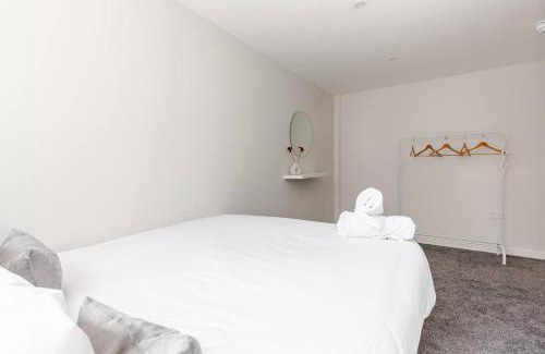Chinatown Apartamento | 1-Bed Apartment With Sofa Bed in City Centre, Steps from Bold Street and Nightlife