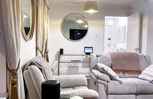 Rochester Apartamento | 1-bed Apt, Sleeps 2, 20 min Walk to Centre
