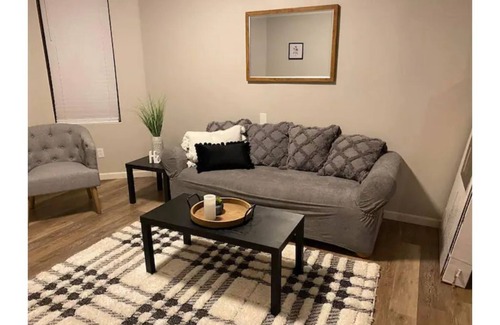 Quincy Apartamento | 1 Bed Apt w/W&D, 1 block to Hospital wifi, parking