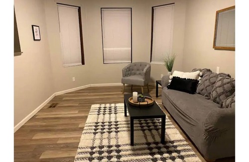 Quincy Apartamento | 1 Bed Apt w/W&D, 1 block to Hospital wifi, parking