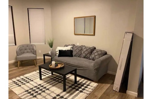 Quincy Apartamento | 1 Bed Apt w/W&D, 1 block to Hospital wifi, parking