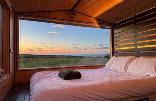 Mortehoe Casa | 1 Bed Cabin - Sleeps 2 - Pets - Garden - Parking