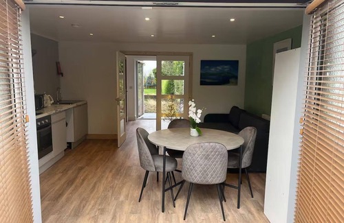 County Meath Apartamento | 1-bed Cosy Country Retreat- Sleeps 5, Emerald Park