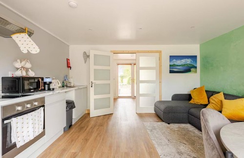 County Meath Apartamento | 1-bed Cosy Country Retreat- Sleeps 5, Emerald Park