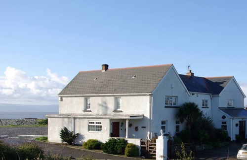 Gileston Cabaña | 1-Bed Cottage on Coastal Pathway in South Wales
