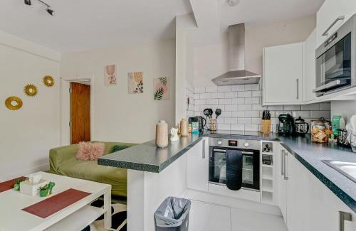 Turnham Green Apartamento | 1 bed flat, 1-Min Tube, Oasis, OneRepublic, 20min to Central London