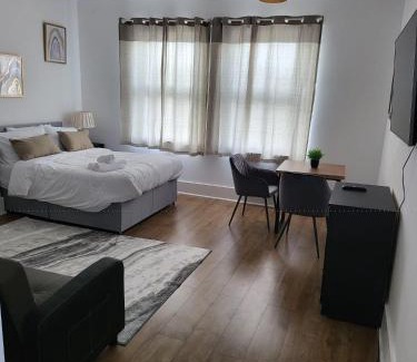 Stone Apartamento | 1 Bed Flat - Sleeps 3 - Parking - Wifi