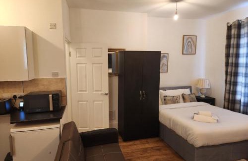 Stone Apartamento | 1 Bed Flat - Sleeps 3 - Parking - Wifi