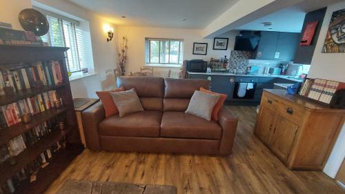 Hawkshead Casa | 1 Bed Flat - Sleeps 4 - Garden - Parking - Wifi