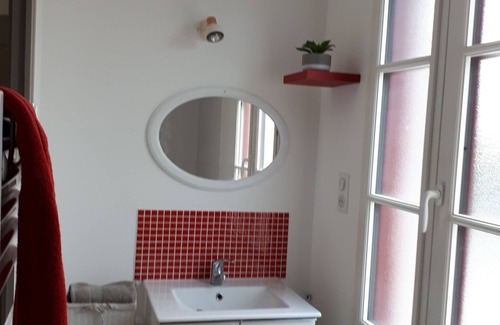 Sainte-Suzanne-and-Chammes Casa | 1 Bedroom Private vacation home in Sainte-Suzanne-et-Chammes