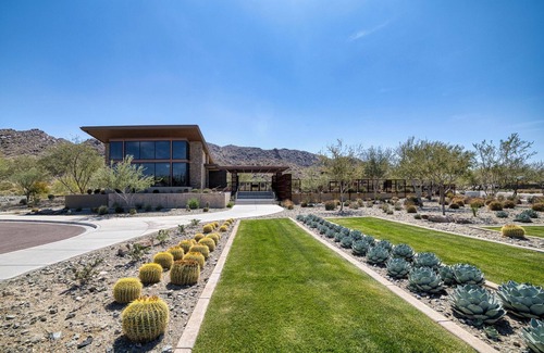 South Mountain Apartamento | 1 bed -gated community, Gym, pool near downtown Phx, mountain view
