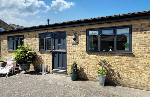 Pagham Cabaña | 1 bedroom accommodation in Pagham near Bognor Regis