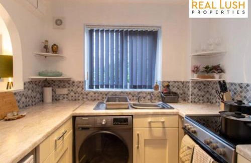 Wolverhampton Apartamento | 1 Bed House- Free Parking- New Cross Hospital By Lush Properties
