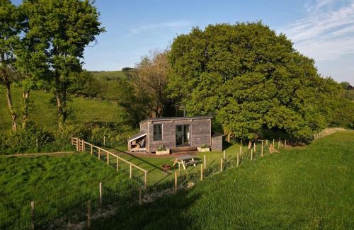 Horner Casa | 1 Bed Hut - Sleeps 4 - Pets - Parking