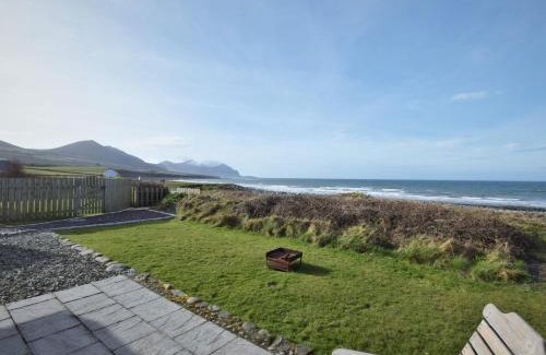 Dinas Casa | 1 Bed in Aberdesach 90624