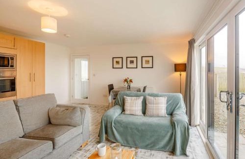 Dinas Casa | 1 Bed in Aberdesach 90624