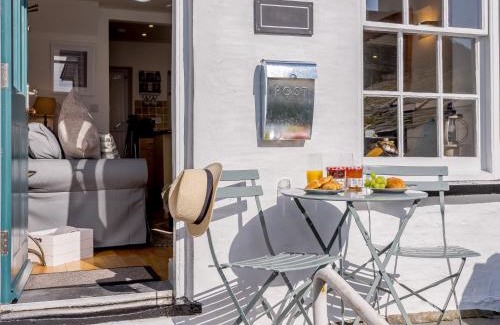 Aberdovey Casa | 1 Bed in Aberdovey 79148