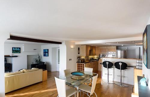 Aberdovey Casa | 1 Bed in Aberdovey DY023