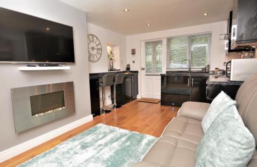 Stenalees Casa | 1 Bed in Charlestown 53680