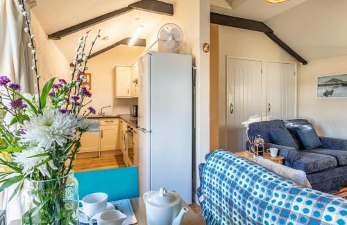 Cury Casa | 1 Bed in Mullion Cove 41381