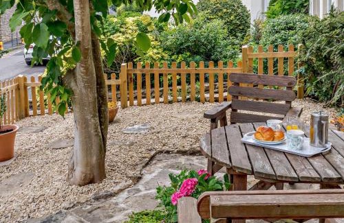 Rode Casa | 1 Bed in Rode 91715
