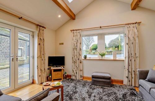 Halifax Casa | 1 Bed in Sowerby Bridge 90213