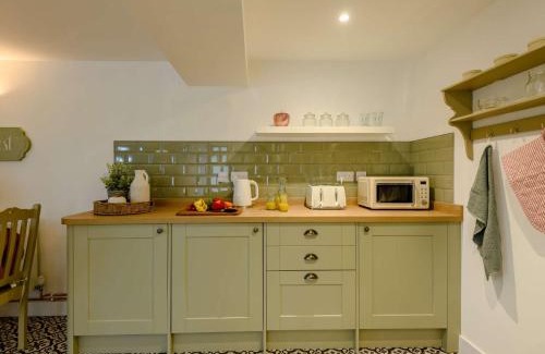 Holworth Casa | 1 Bed in Wool 88099