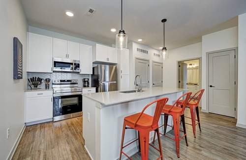Zionsville Apartamento | 1 BED - KING BED - POOL - ZIONSVILLE SCHOOLS