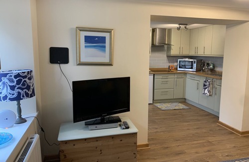 Coad's Green Cabaña | 1 bed-Pet Friendly-Parking-Patio-close to coasts