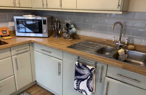 Coad's Green Cabaña | 1 bed-Pet Friendly-Parking-Patio-close to coasts