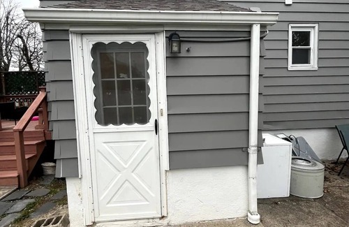 East Meadow Apartamento | 1 bed room basement apartment.