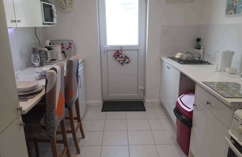 Peacehaven Apartamento | 1-Bed Seaside Retreat - Sleeps 2, Parking & Garden