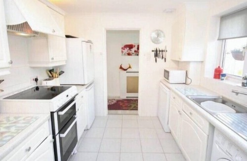 Peacehaven Apartamento | 1-Bed Seaside Retreat - Sleeps 2, Parking & Garden