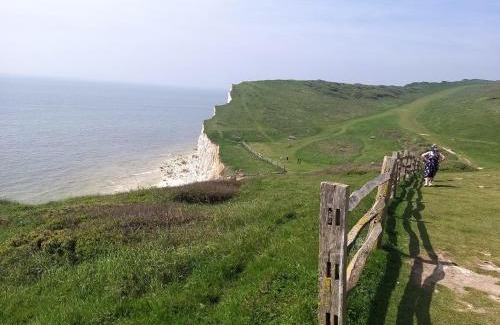 Peacehaven Apartamento | 1-Bed Seaside Retreat - Sleeps 2 Parking & Garden