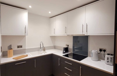 Wainscot Apartamento | 1 Bed Spacious Flat In A Central Location In Strood Rochester