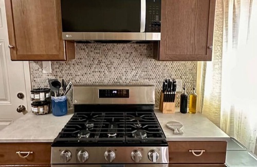 Las Cruces Apartamento | 1 bed W/D in unit, soaker tub near Field of Dreams
