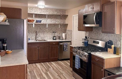 Las Cruces Apartamento | 1 bed W/D in unit, soaker tub near Field of Dreams