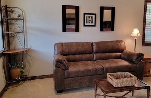 Tyler Apartamento | 1 bedroom, 1 bath in a quiet setting on 40 acres